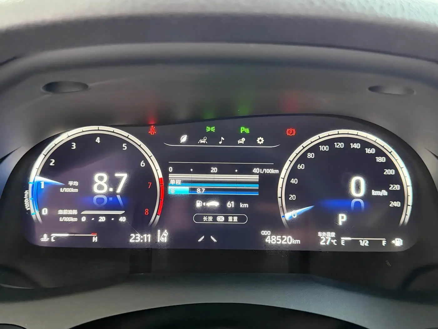 Toyota Camry 2023 — Photo 10/17