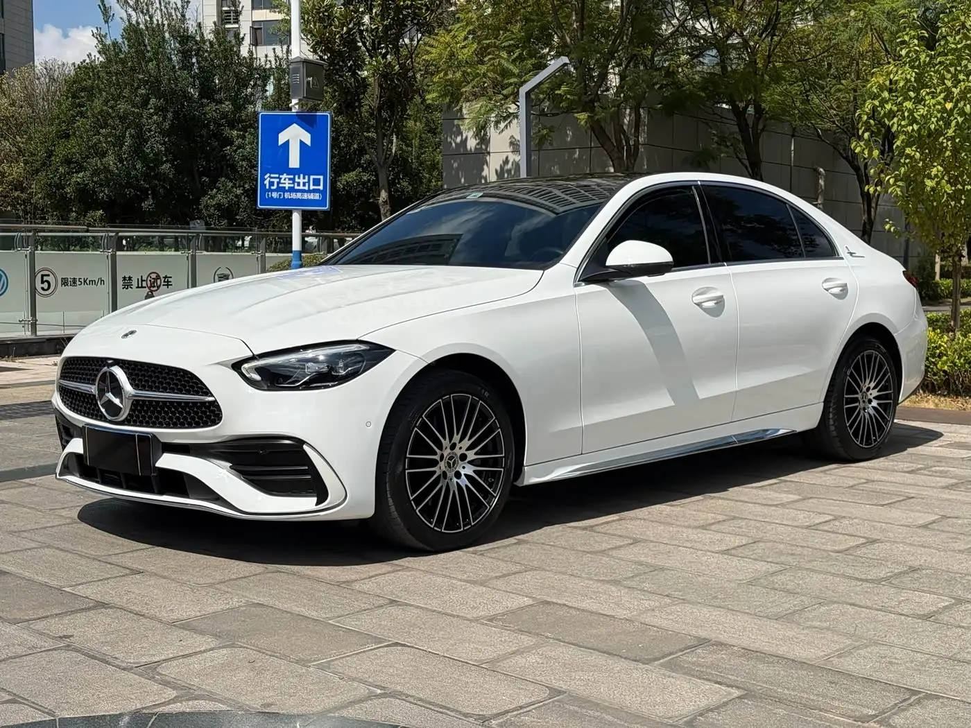 Mercedes-Benz C-Class 2023 — Фото 1/20
