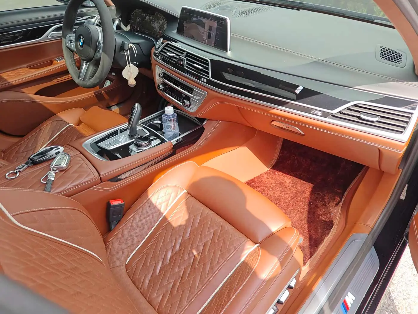 BMW 7 Series 2021 — Фото 15/16