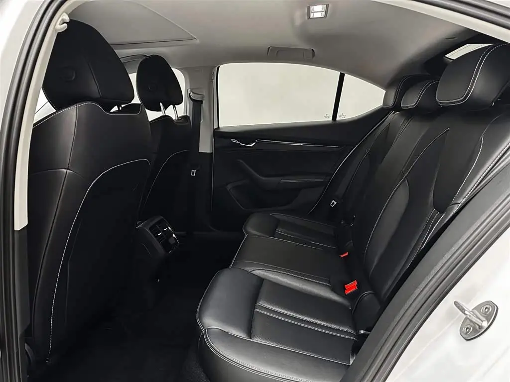 Škoda Octavia 2023 — Фото 14/20