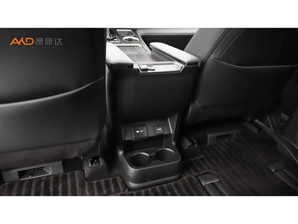 Toyota Granvia 2023 — Photo 10/11
