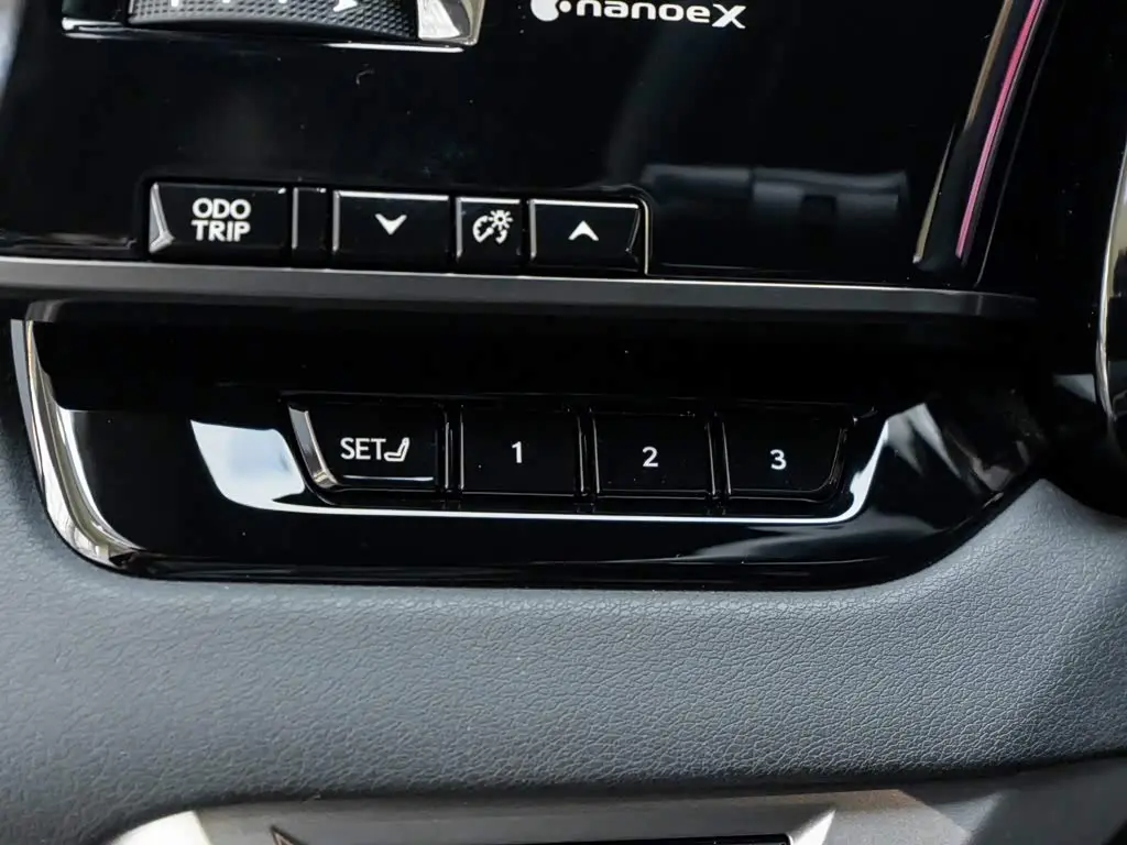 Lexus RX 2023 — Фото 17/20