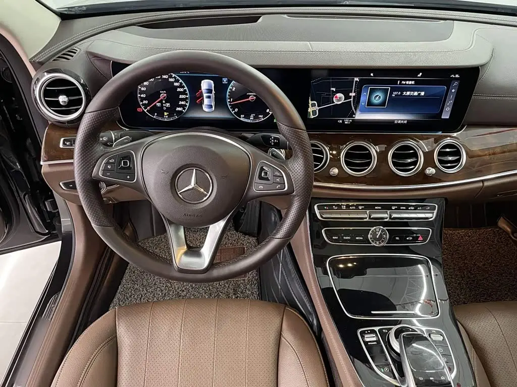 Mercedes-Benz E-Class 2018 — Фото 15/19
