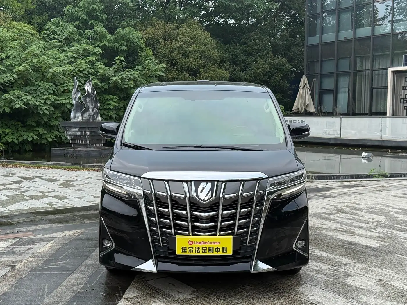 Toyota Alphard 2018 — Photo 2/13