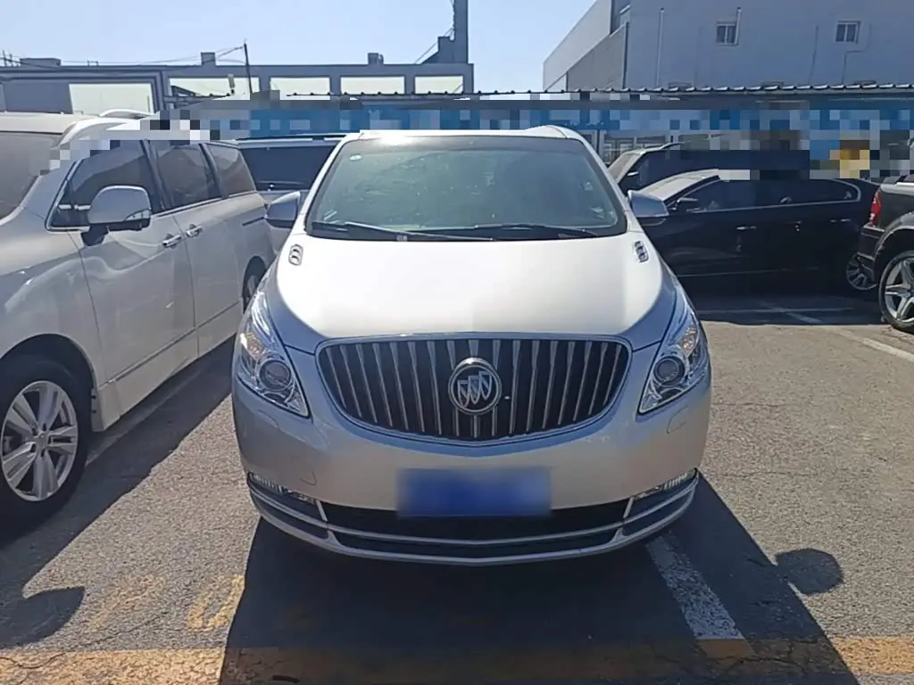 Buick GL8 2016 — Photo 2/19