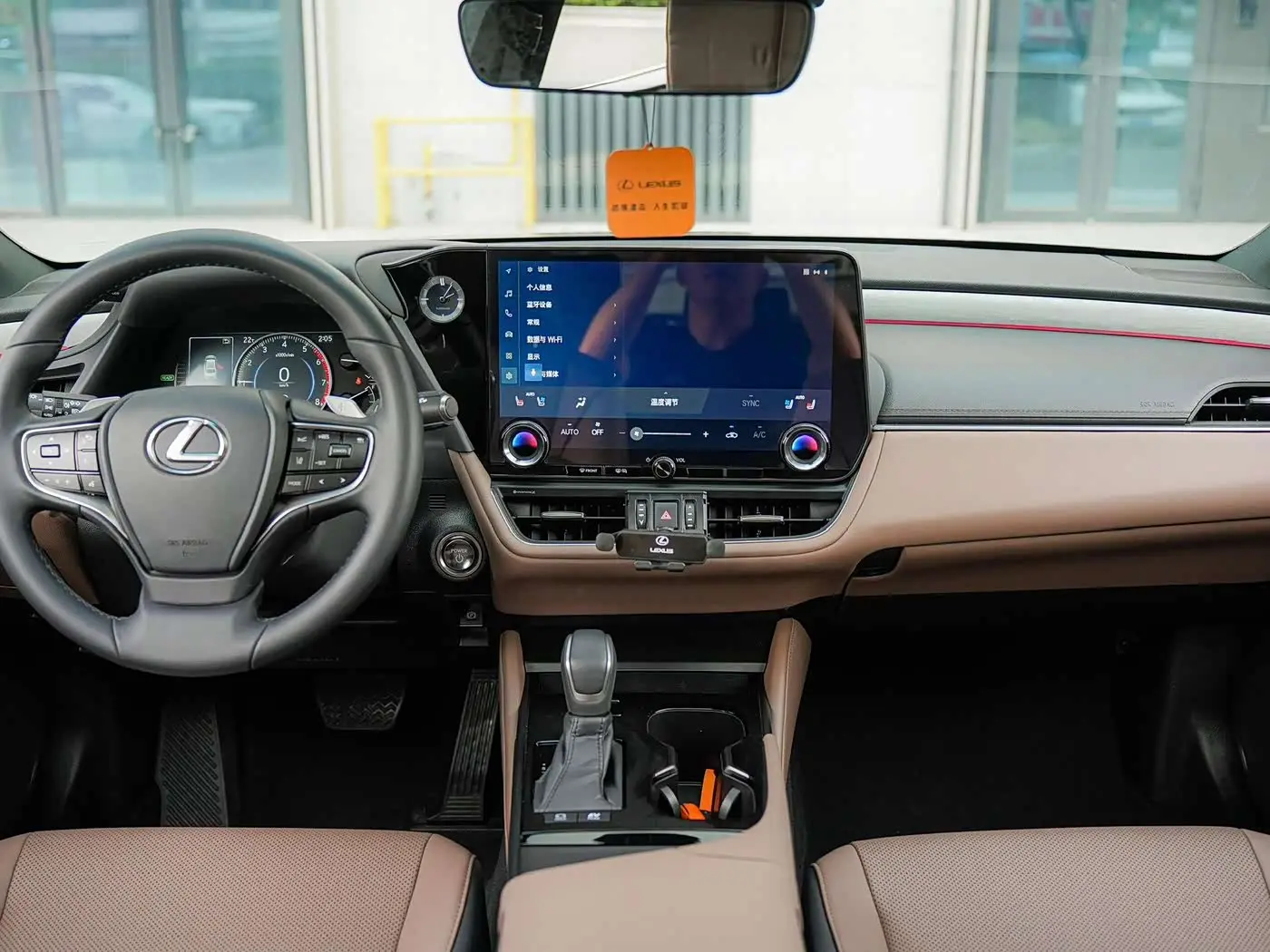Lexus ES 2025 — Фото 18/20