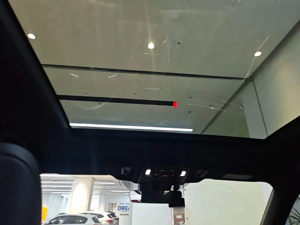 Toyota Crown Kluger 2025 — Photo 17/19