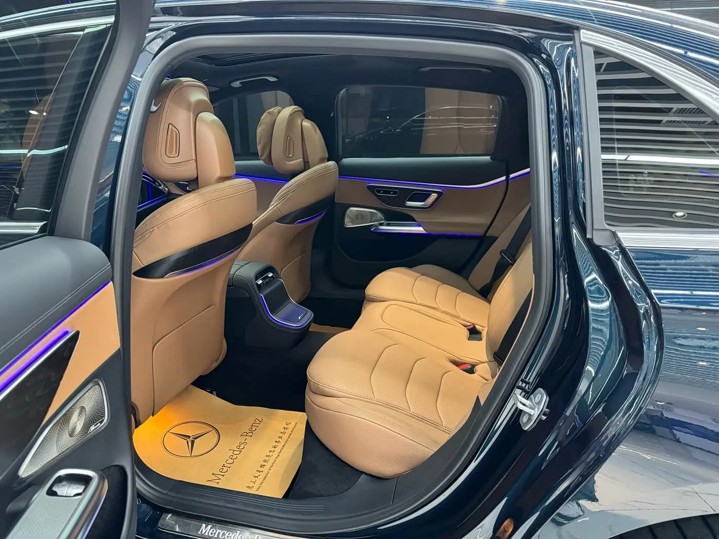 Mercedes-Benz E-Class 2023 — Şəkil 13/17