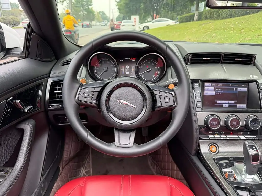 Jaguar F-TYPE 2013 — Photo 11/11