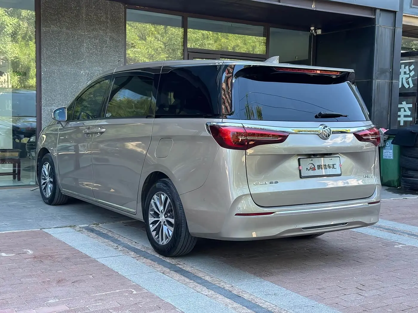 Buick GL8 2023 — Photo 6/18