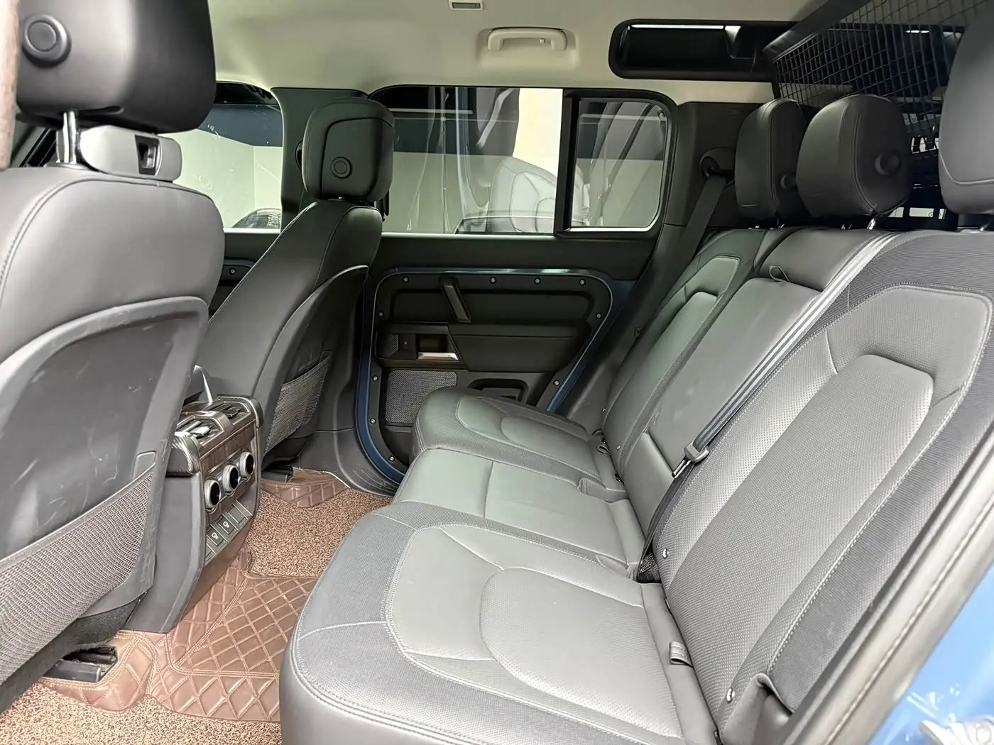 Land Rover Defender 2022 — Фото 11/20