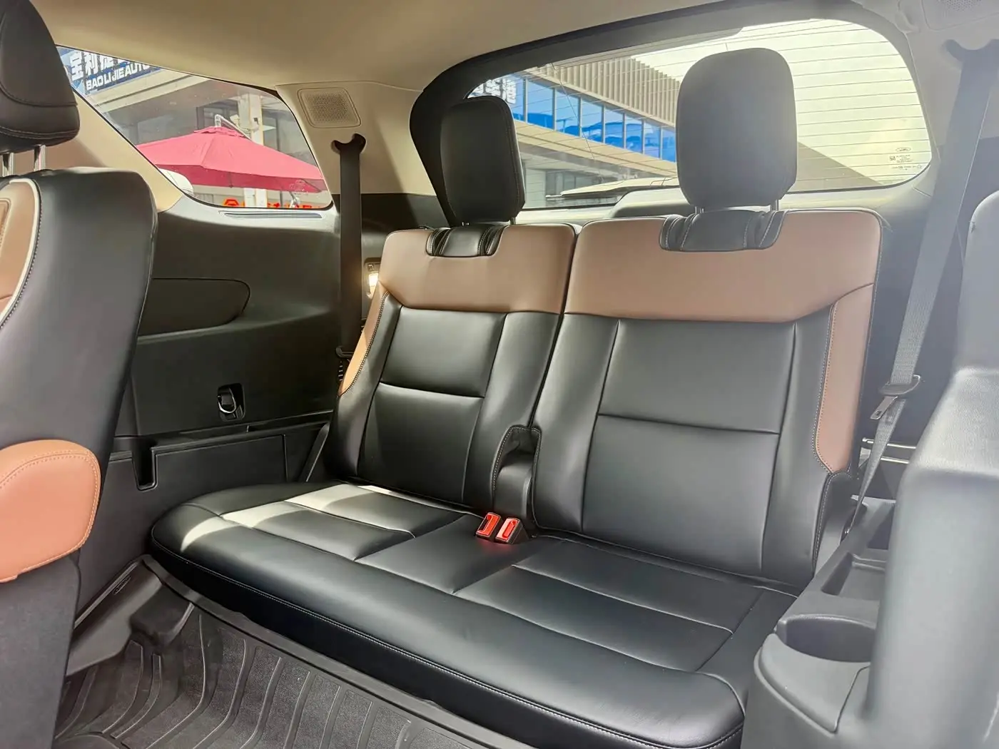 Ford Explorer 2023 — Photo 17/20