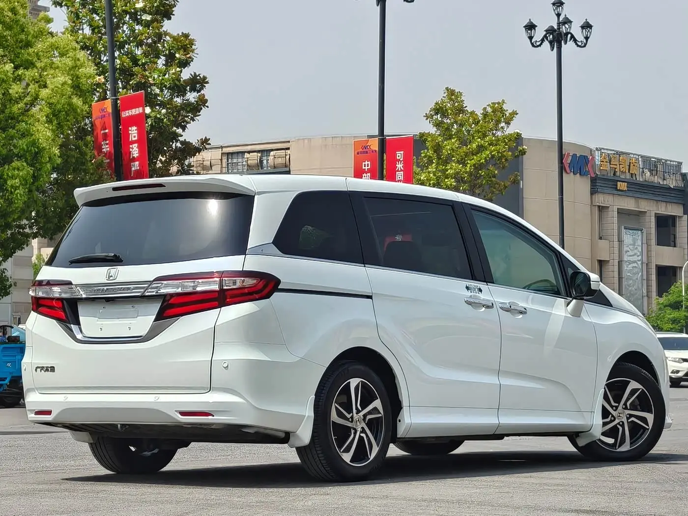 Honda Odyssey 2016 — ფოტო 6/20