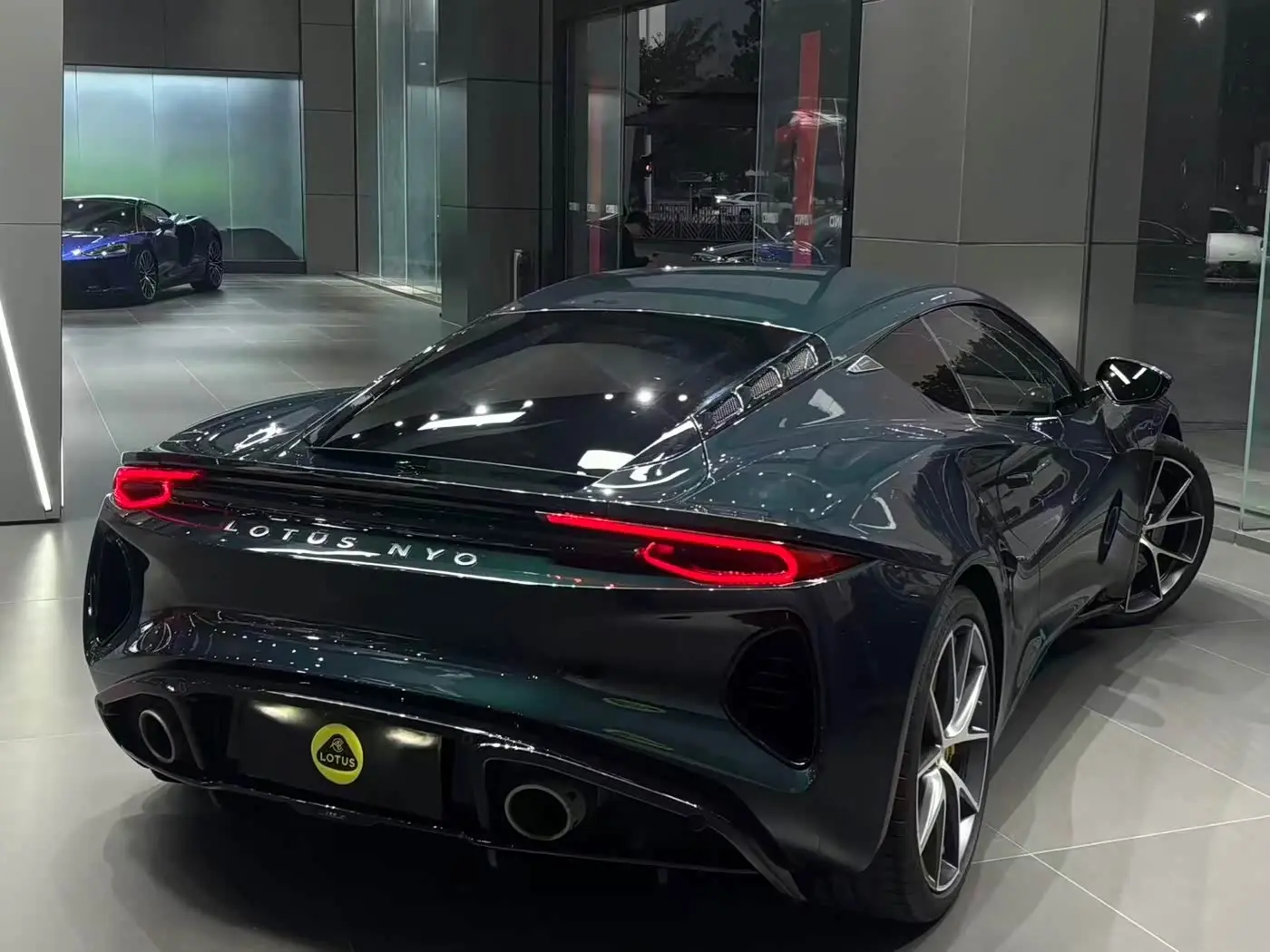 Lotus Cars EMIRA 2023 — Photo 3/13