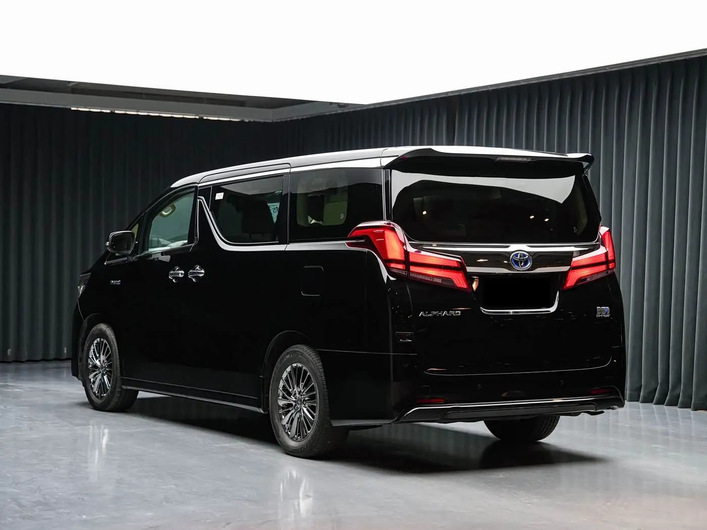 Toyota Alphard 2019 — Photo 6/20