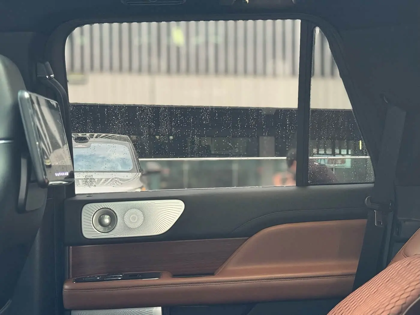 Lincoln Navigator 2019 — Photo 10/18
