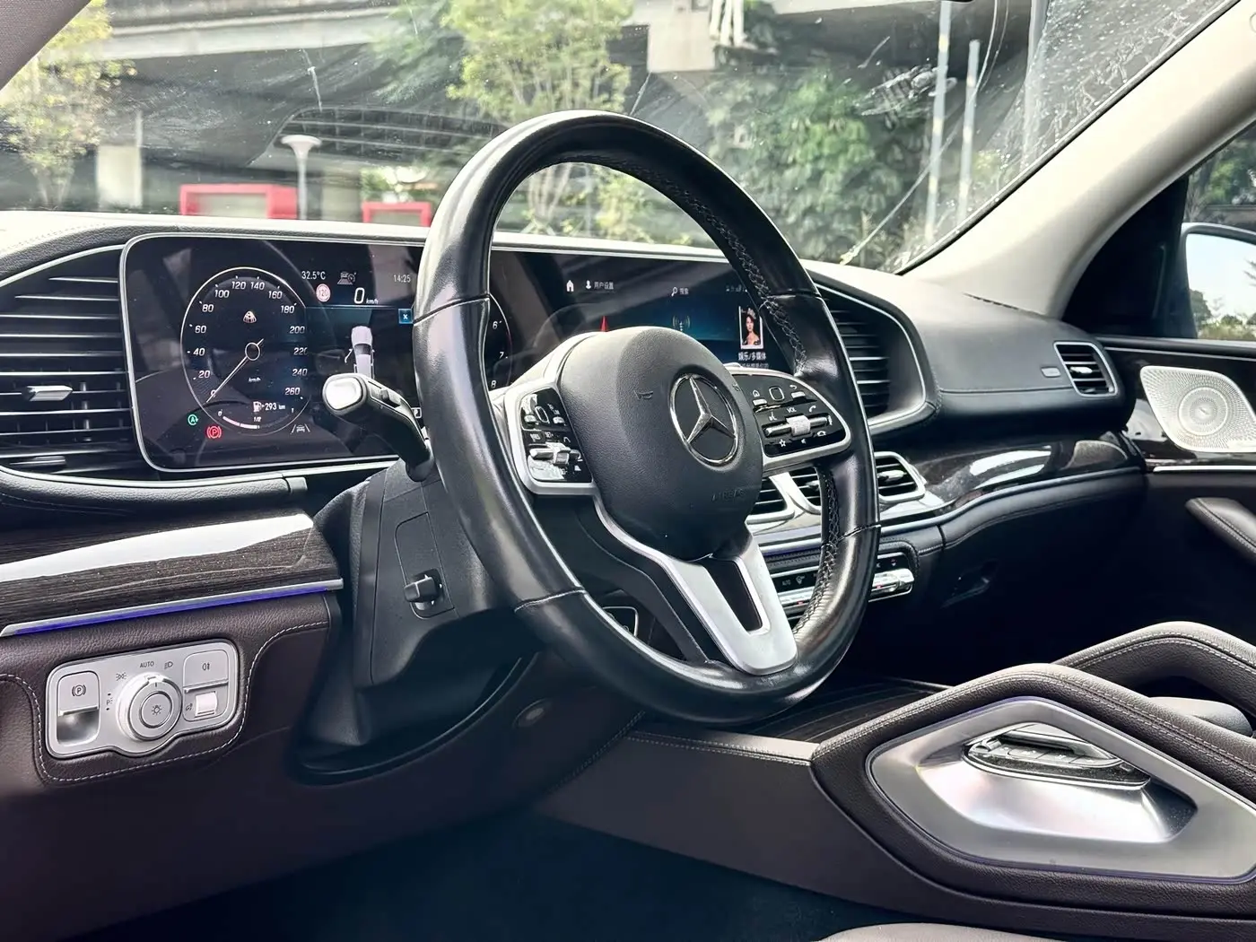 Mercedes-Benz GLS 2022 — Photo 9/17