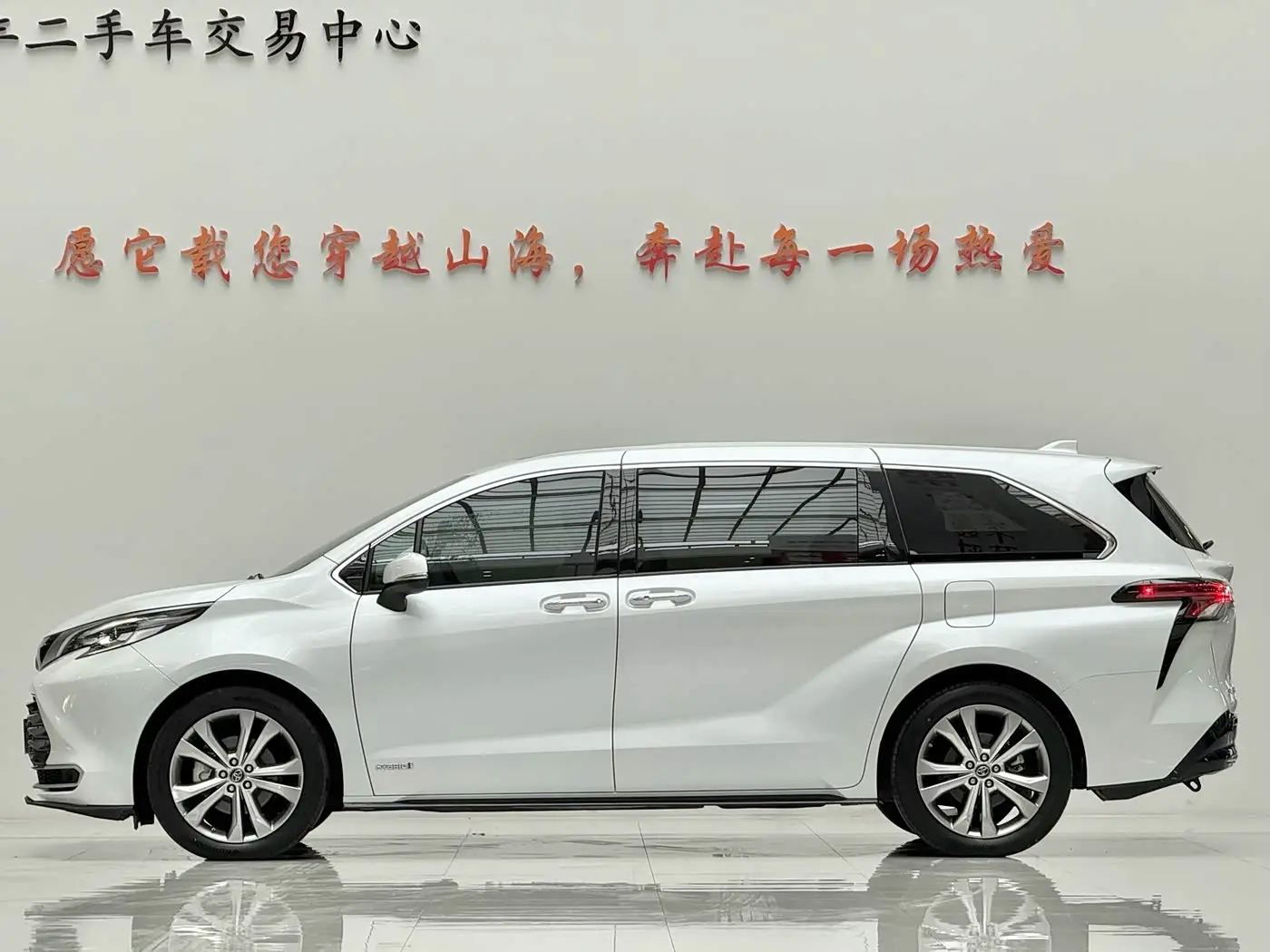 Toyota Sienna 2024 — Photo 4/20