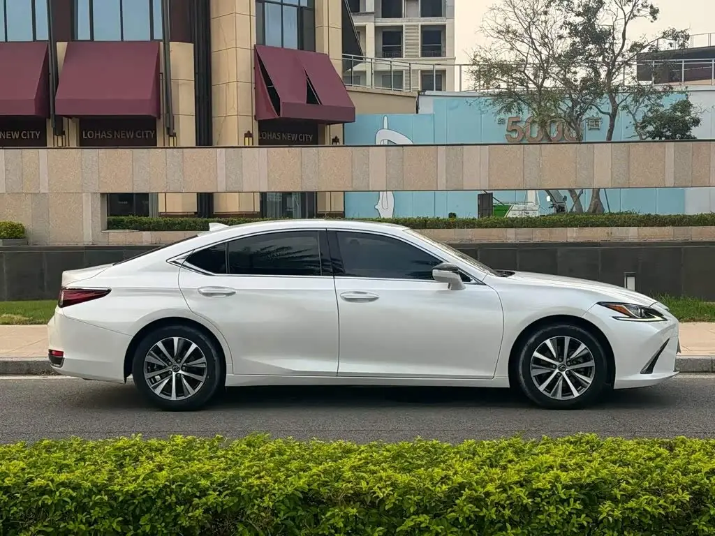 Lexus ES 2020 — Фото 4/9