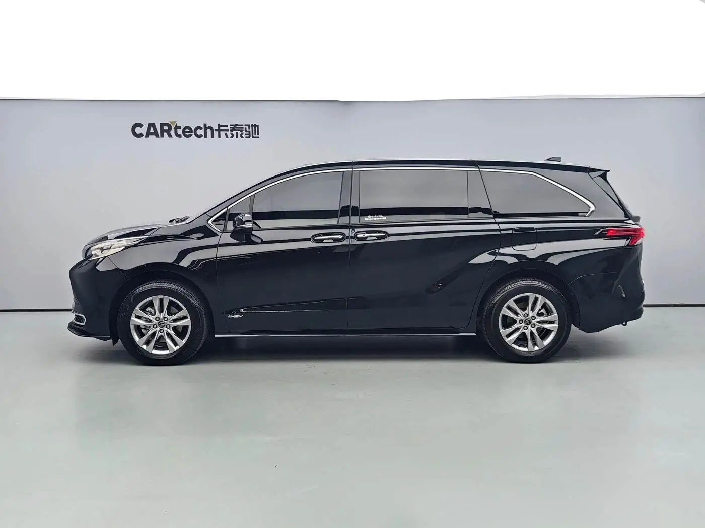 Toyota Sienna 2024 — Photo 3/20