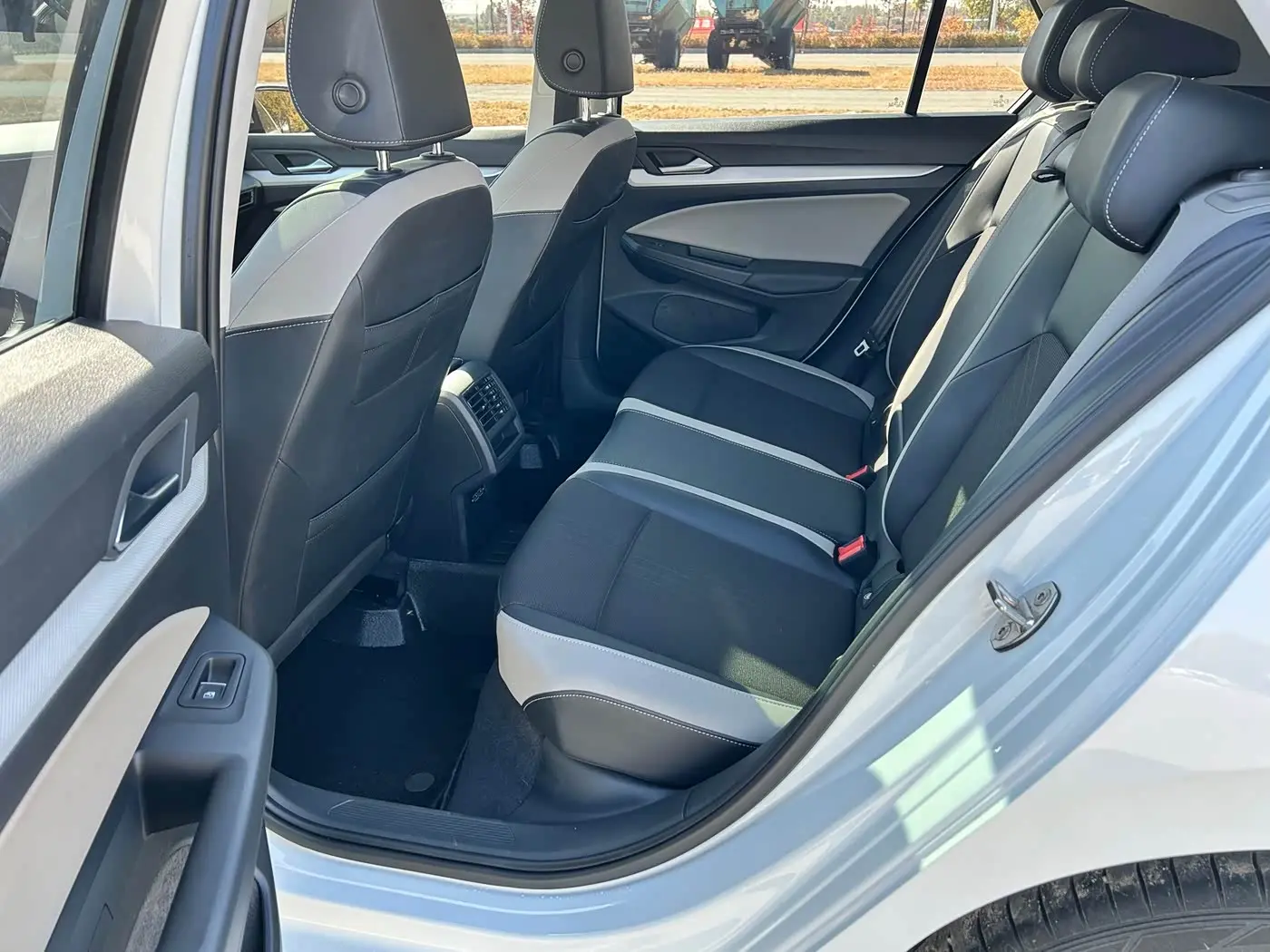 Volkswagen Golf 2023 — Photo 11/20