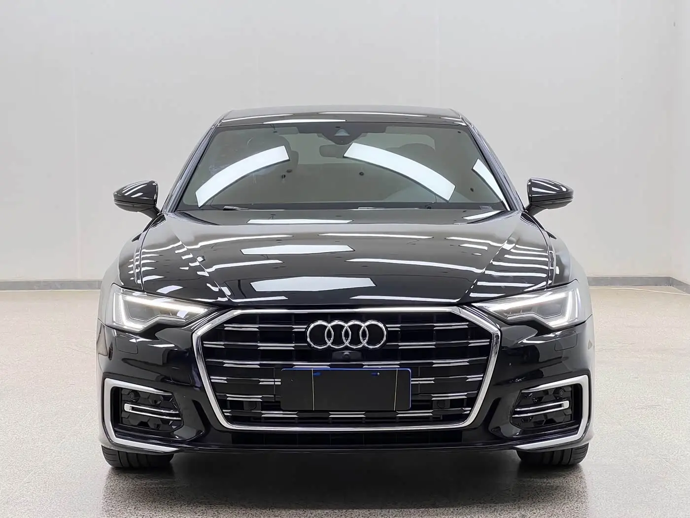 Audi A6L 2025 — Photo 2/20