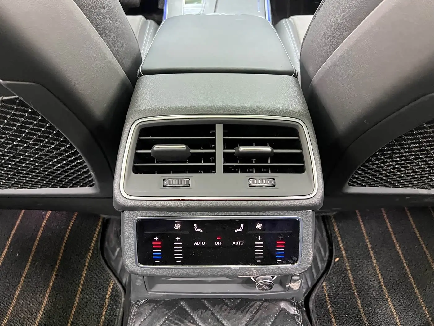 Audi A6L 2025 — Photo 10/20