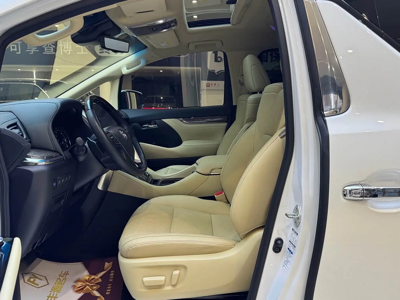 Toyota Vellfire 2023 — Photo 6/20