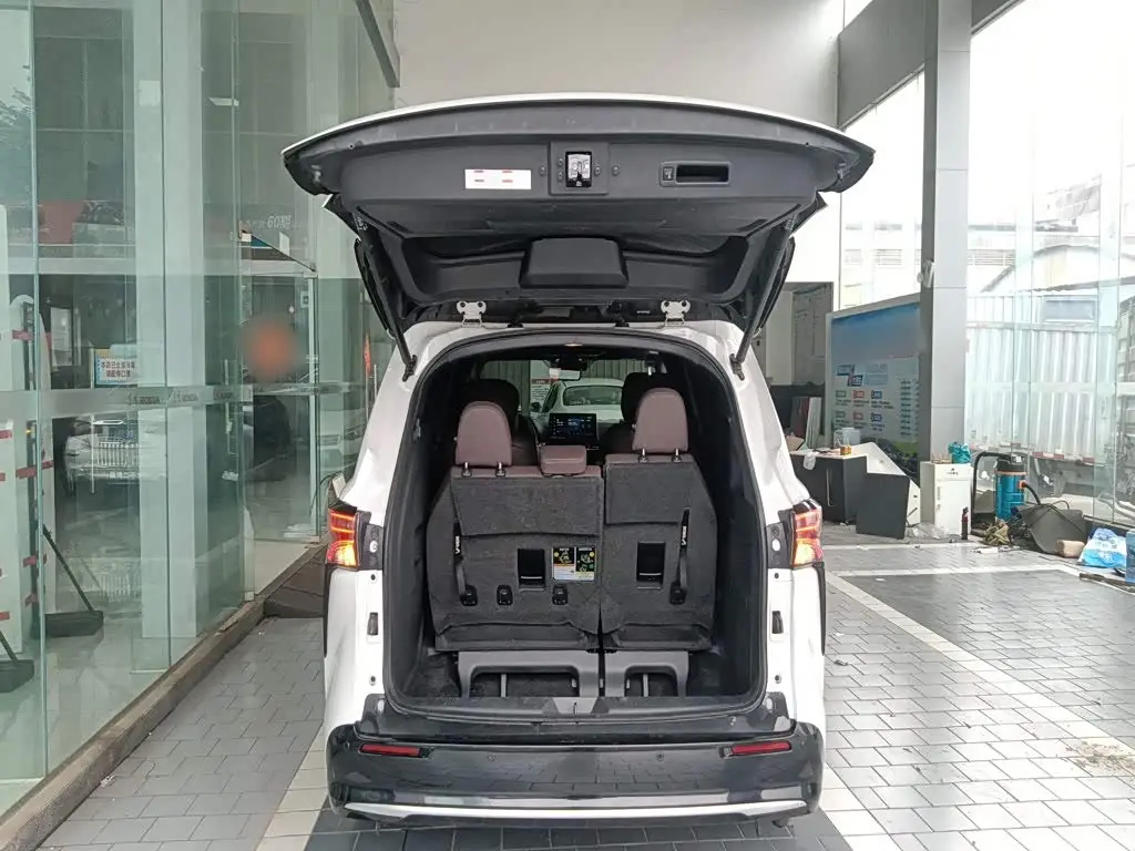 Toyota Sienna 2023 — Şəkil 15/20