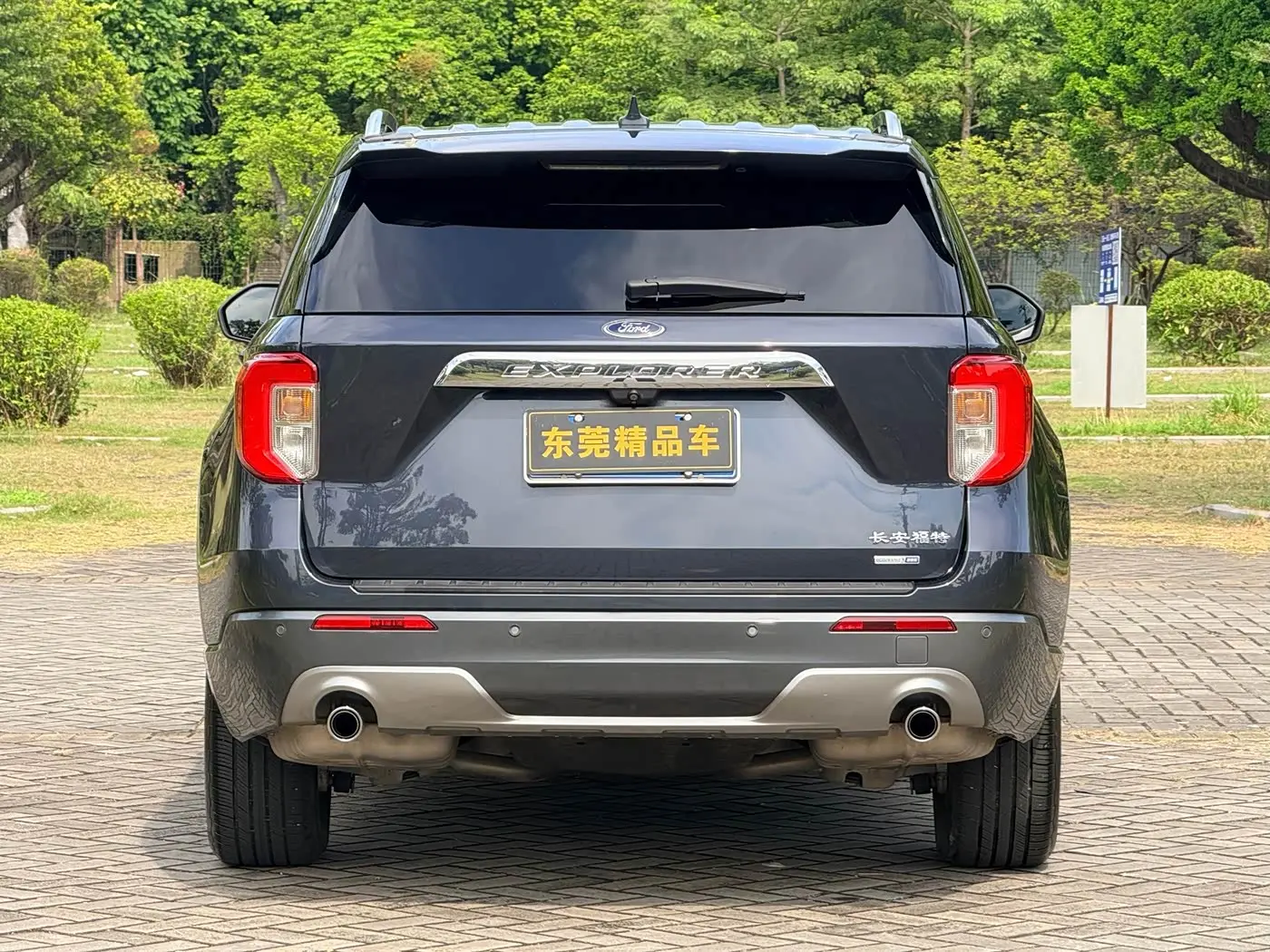 Ford Explorer 2021 — Photo 6/20