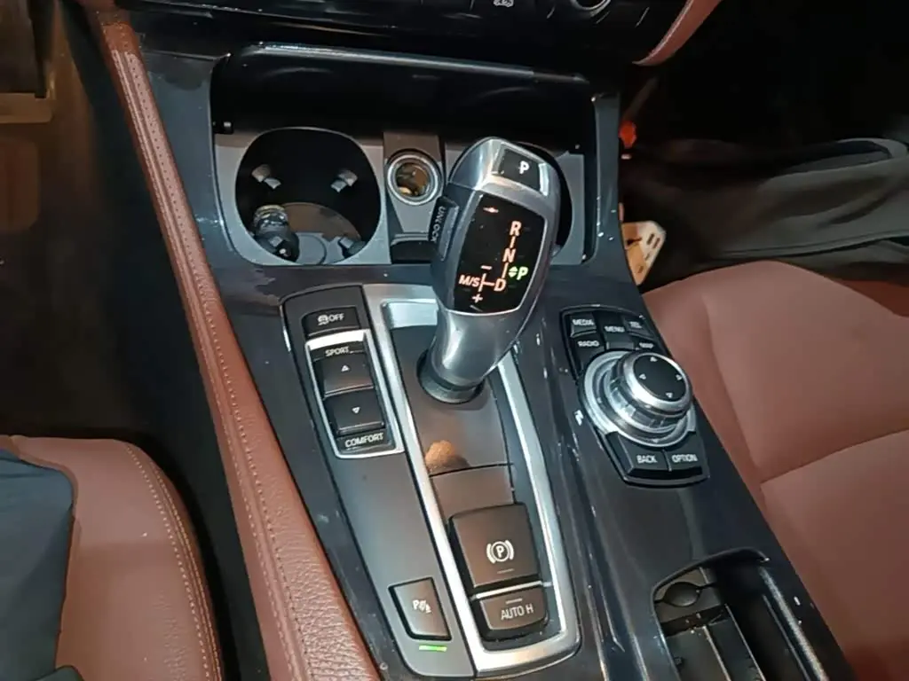 BMW 5 Series 2016 — Фото 14/20