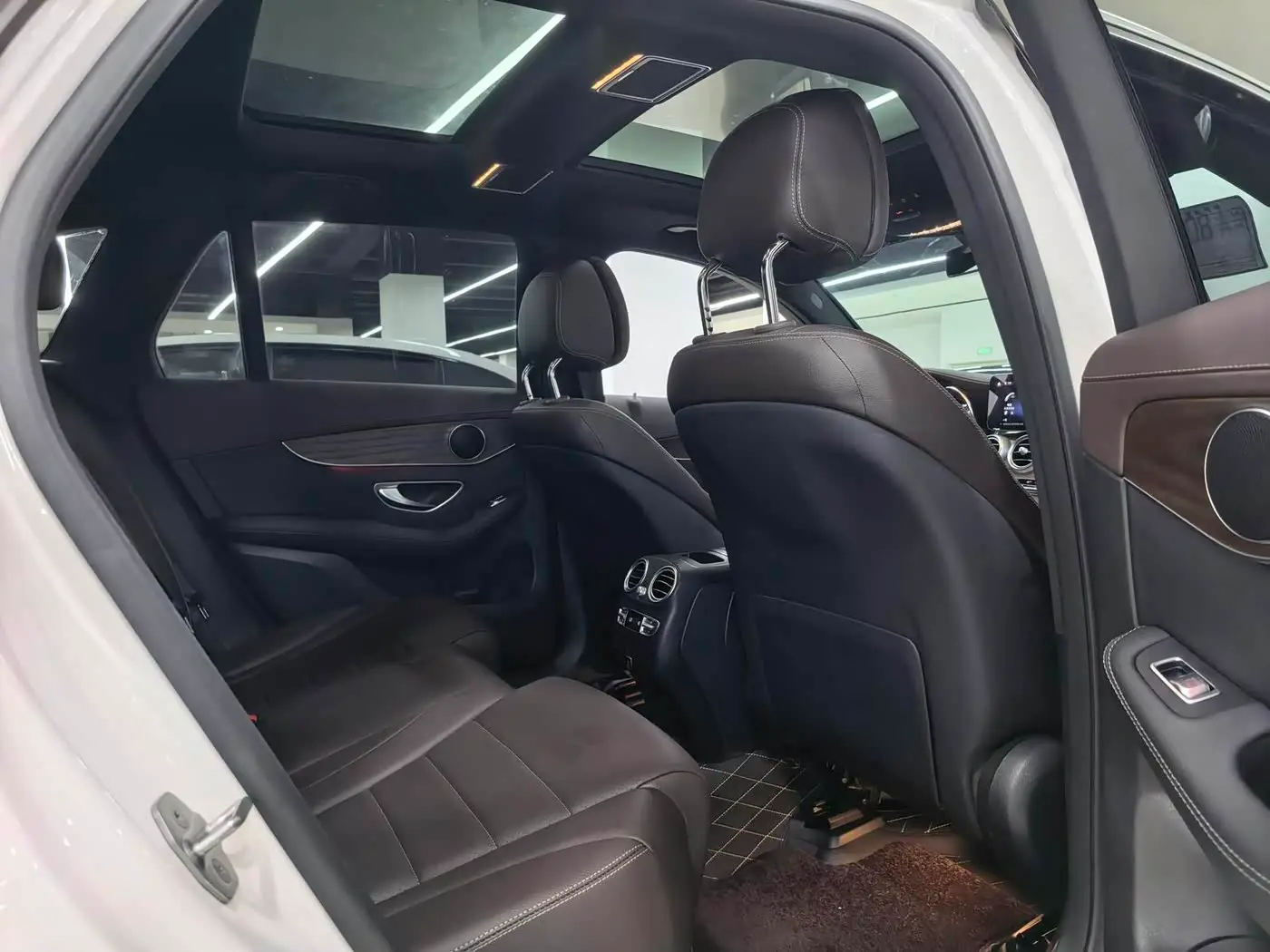 Mercedes-Benz GLC 2022 — Photo 8/9