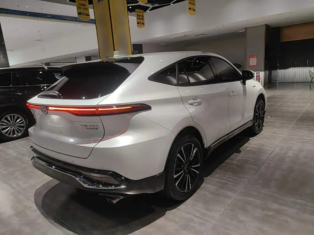 Toyota Venza 2023 — Şəkil 6/19