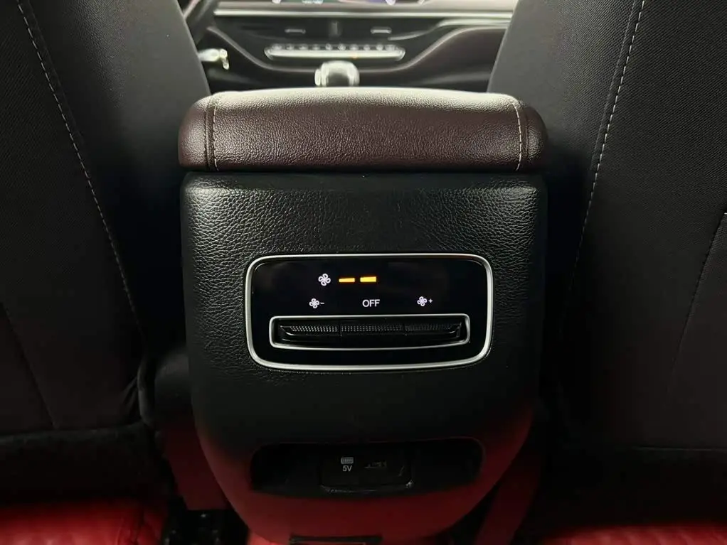 GAC Trumpchi Trumpchi M6 2022 — ფოტო 19/20