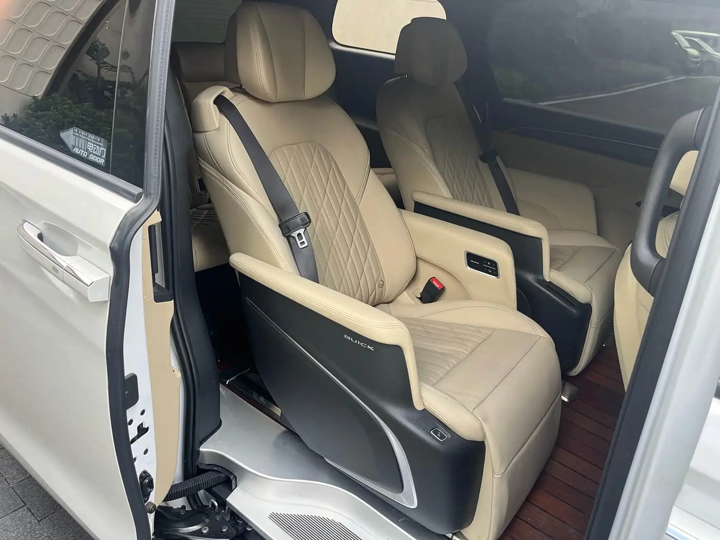 Buick GL8 2022 — Photo 19/20