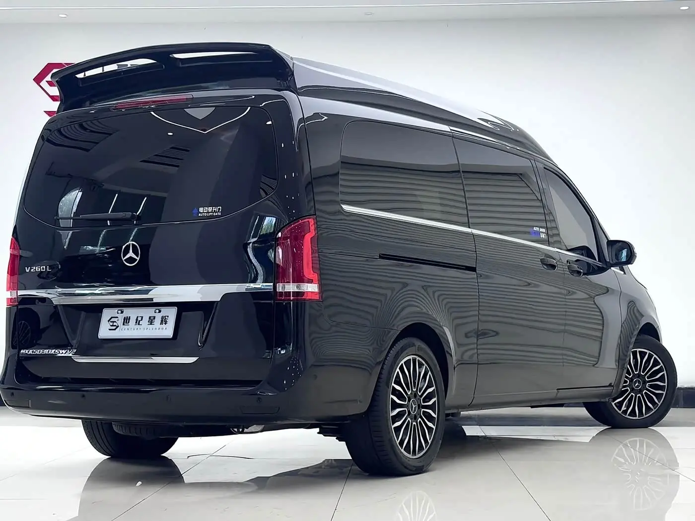 Mercedes-Benz V-Class 2018 — Photo 6/19