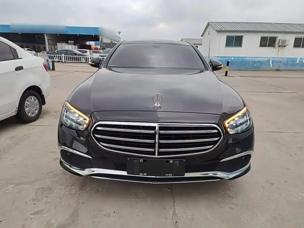 Mercedes-Benz E-Class 2022 — Photo 2/19