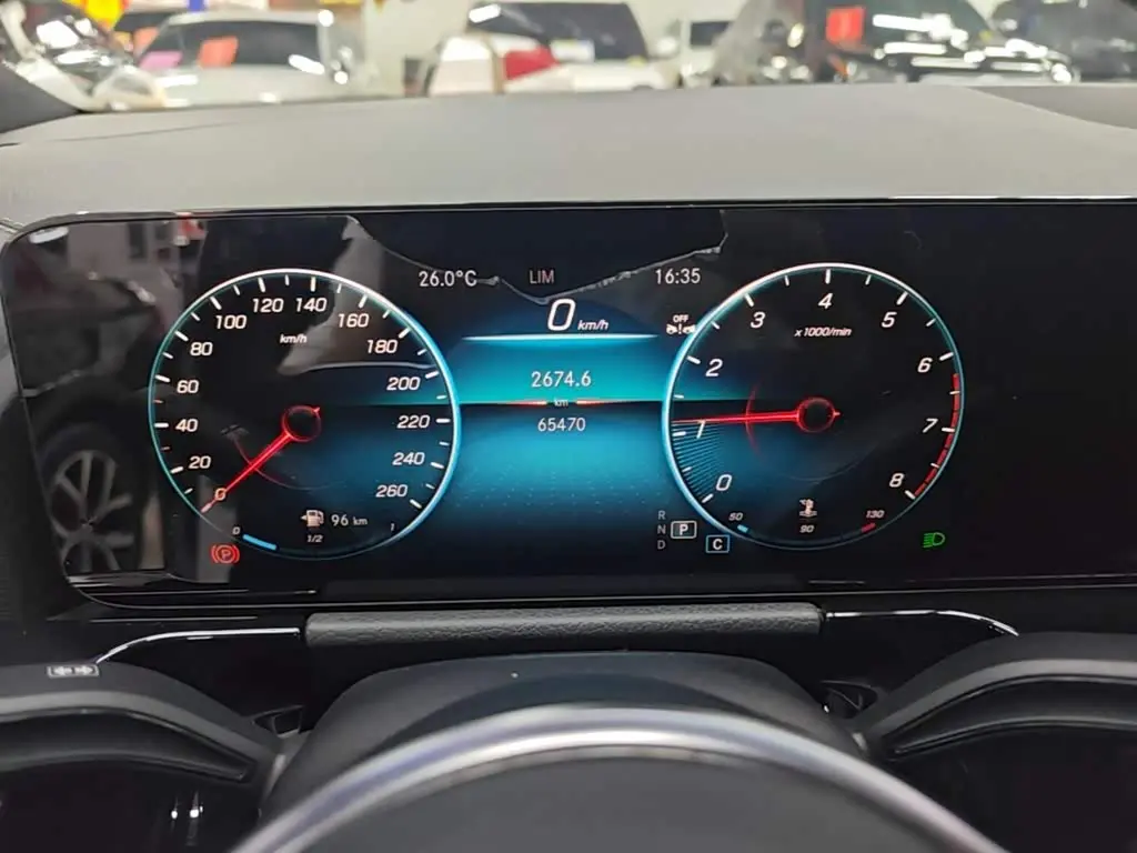 Mercedes-Benz GLA 2021 — Photo 12/20