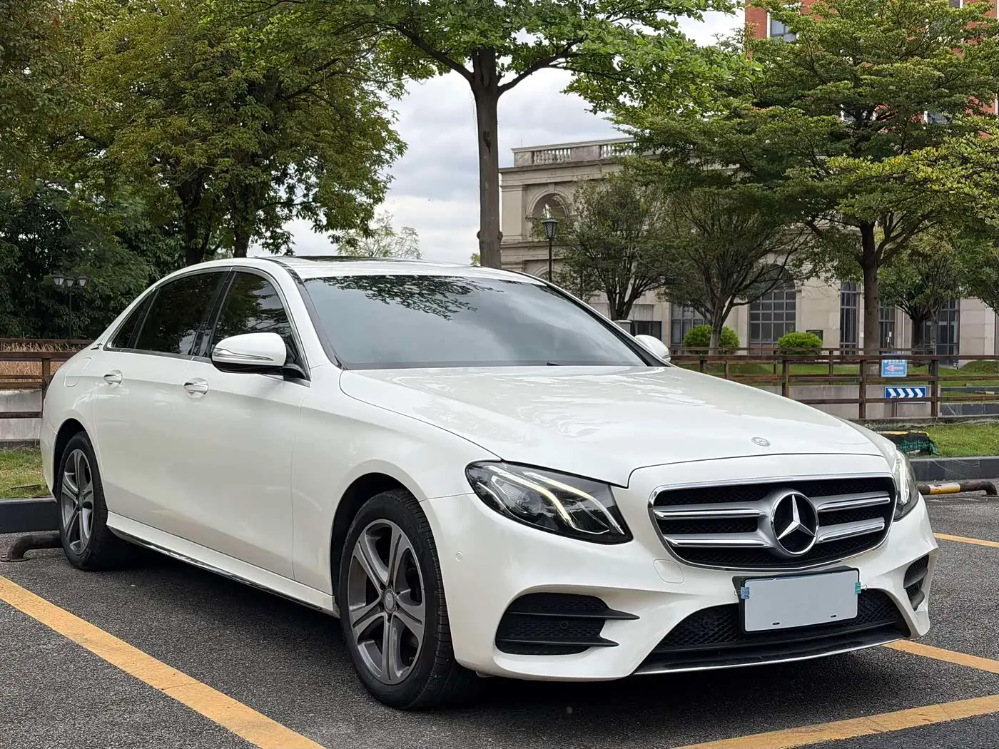 Mercedes-Benz E-Class 2016 — Фото 3/19