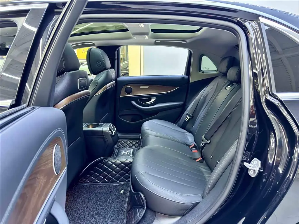 Mercedes-Benz E-Class 2018 — Photo 7/16