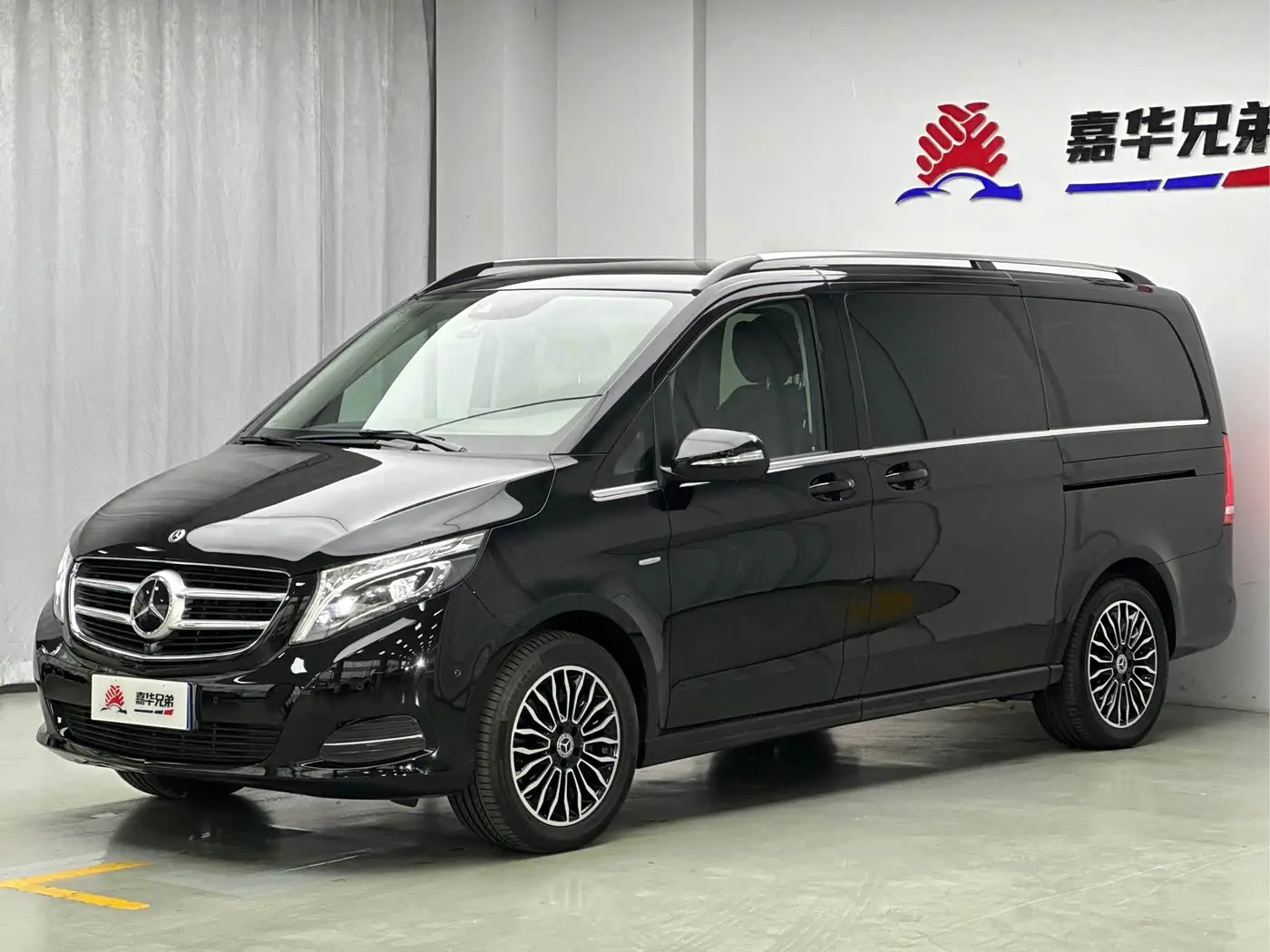 Mercedes-Benz V-Class 2019 — Photo 1/20