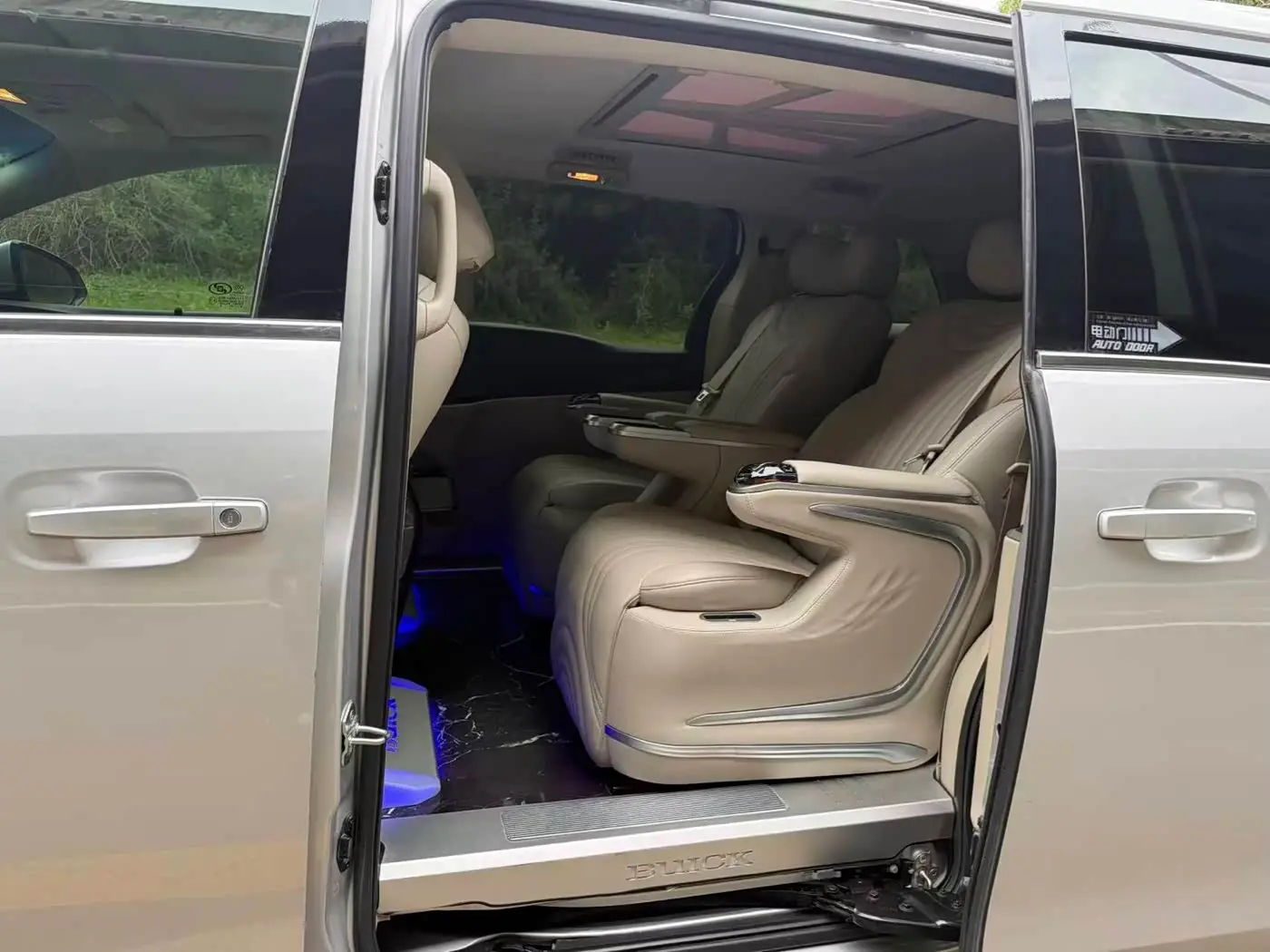 Buick GL8 2019 — Photo 8/15