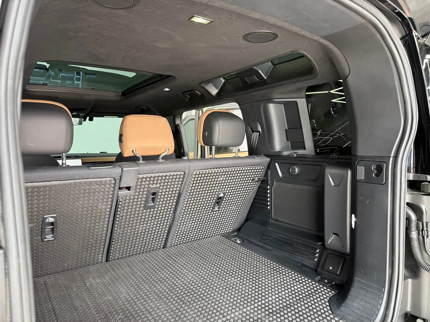 Land Rover Defender 2025 — Photo 13/20