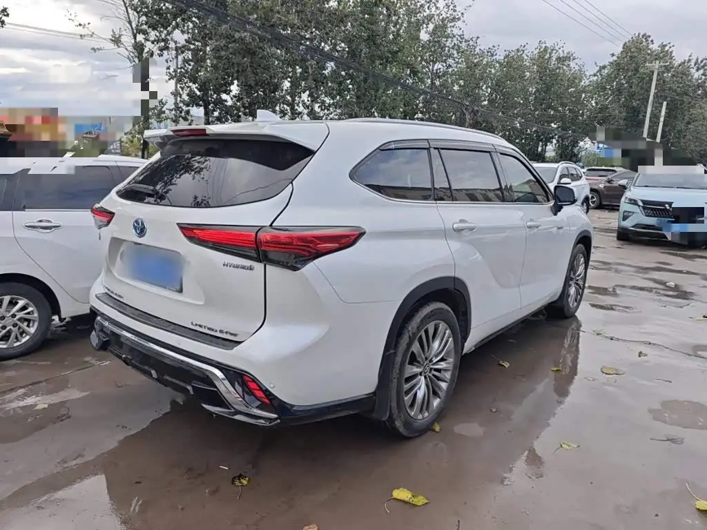 Toyota Highlander 2022 — Фото 10/19