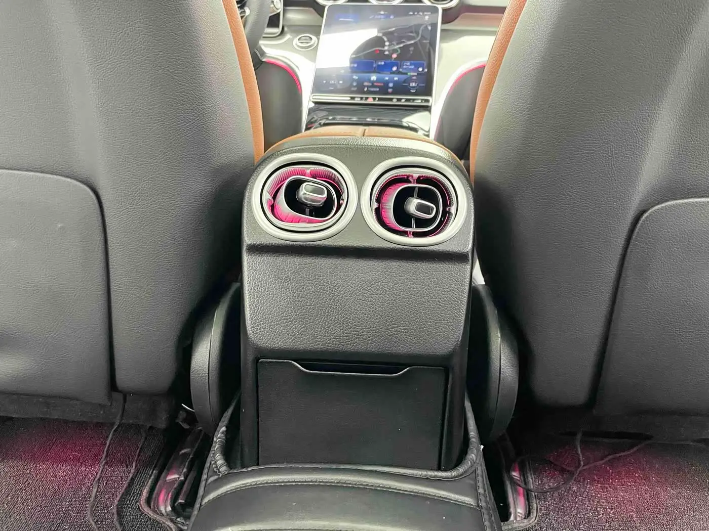 Mercedes-Benz C-Class 2025 — Photo 18/19