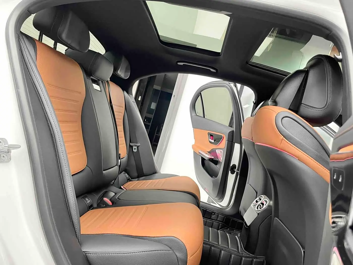 Mercedes-Benz C-Class 2025 — Photo 6/19