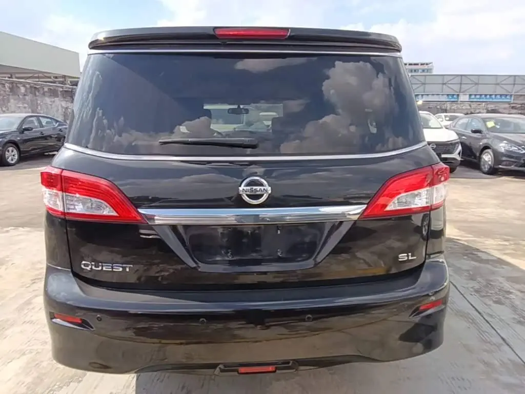 Nissan Quest 2016 — Photo 5/19
