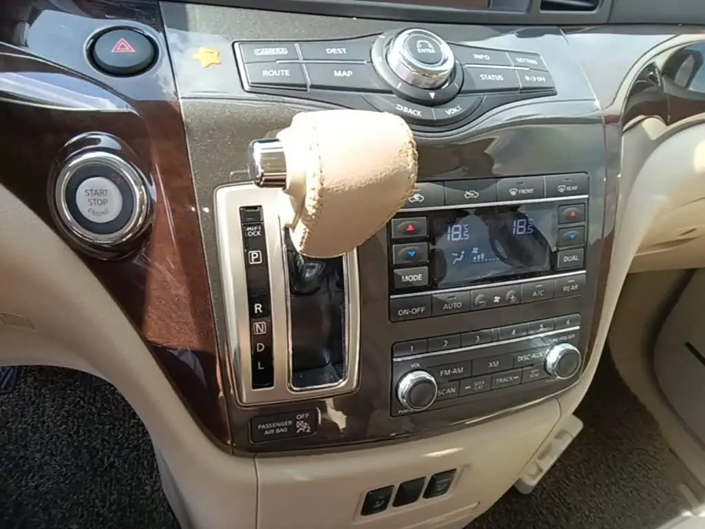 Nissan Quest 2016 — Photo 13/19