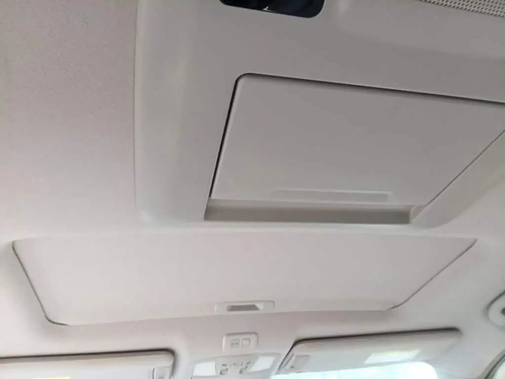Nissan Quest 2016 — Photo 17/19