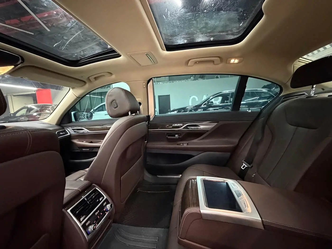 BMW 7 Series 2016 — Фото 19/20